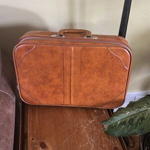 VINTAGE Brown Faux Leather Suitcase Carry On Bag Made in Taiwan